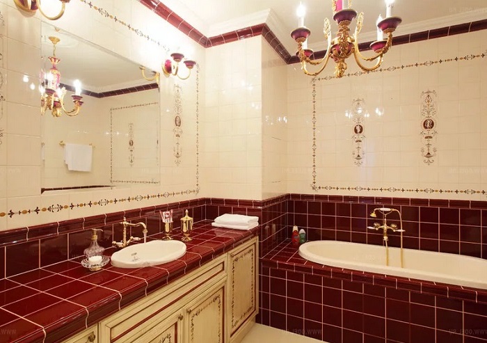 Дизайн ванной в бордовом цвете
